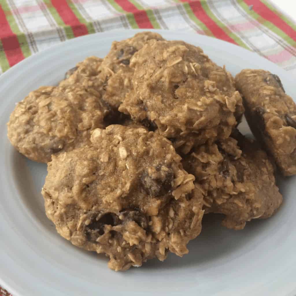 A plate of oatmeal applesauce cookies