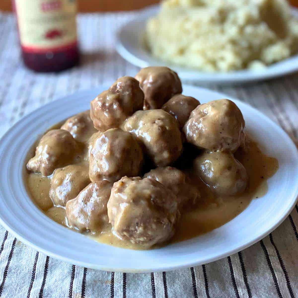 A bowl of egg free Swedish meatballs.